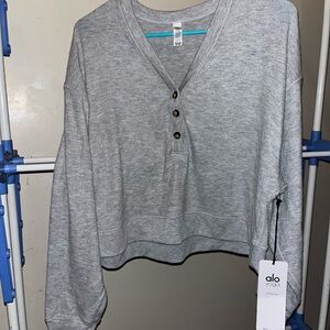 ALO Yoga Gray Cropped Buttoned Sweatshirt